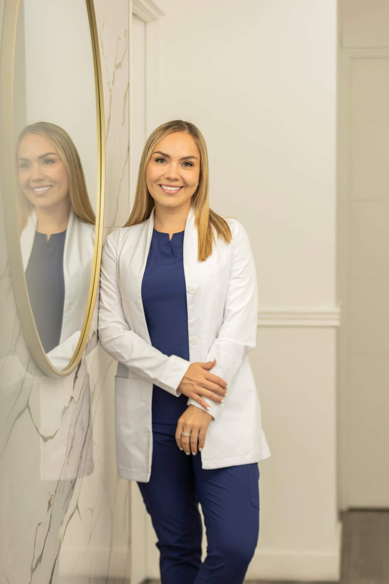 Dra. Alexandra Hernández - Medicina Estética Cosmedical